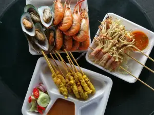 Wat Lam Phaya Floating Market