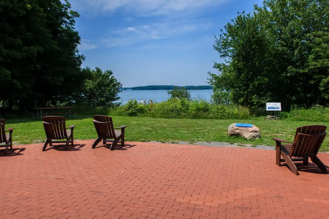 Hotels near Minna Anthony Common Nature Center