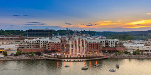 Branson Landing Fountain Show