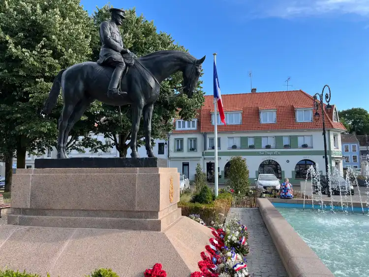 Hotels near Statue Equestre De Douglas Haig