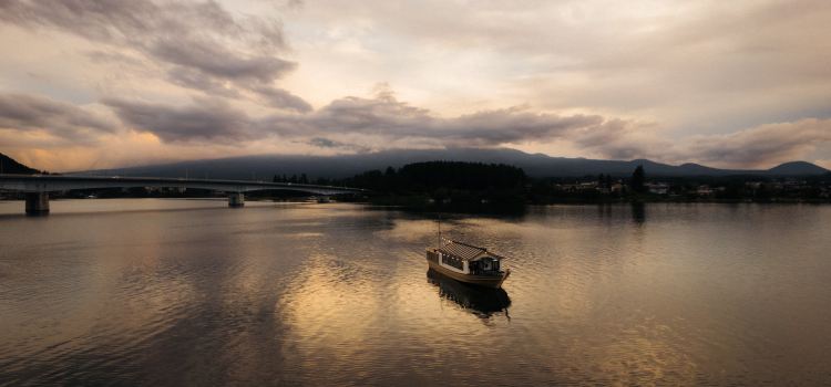 HAMANASHI HOUSEBOAT