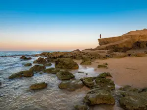 Pozm Tiyb Rocky Beach