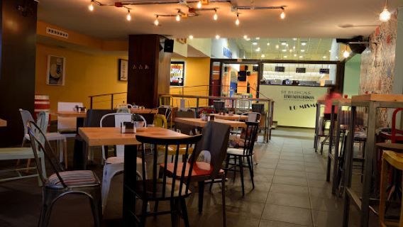 La Bolera café