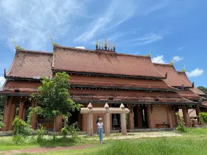 Wat Pa Kham Charoen