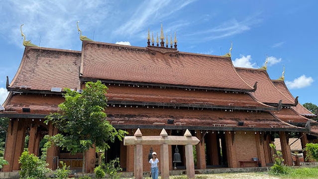 Wat Pa Kham Charoen