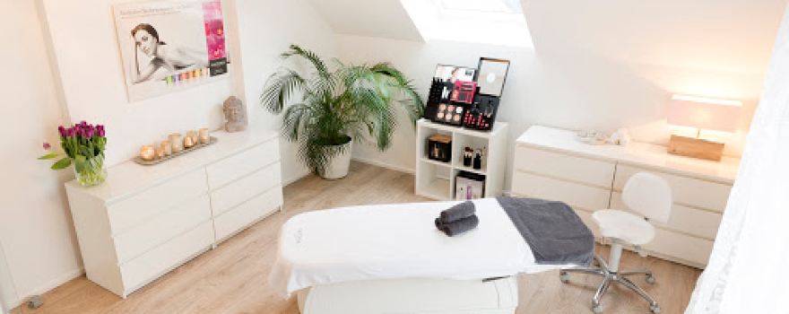 STEPHANIE KANNENBERG körperarbeit / massage / kosmetik