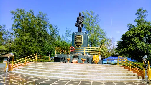 Song Tha Le Park