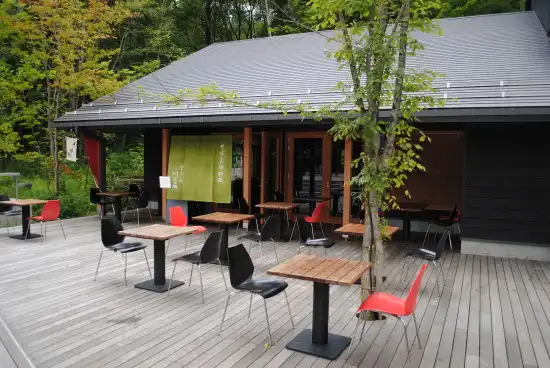 鄰近榆樹街小鎮的酒店