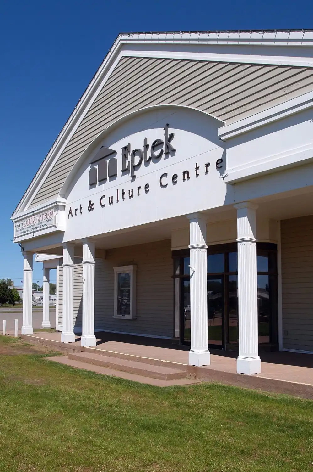 Hotels near Eptek Art & Culture Centre