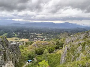 Patung Lakipadada