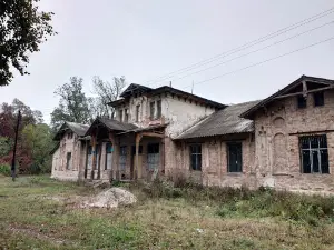 Zakynutyy Mayetok - Stara Budivlya Shkoly
