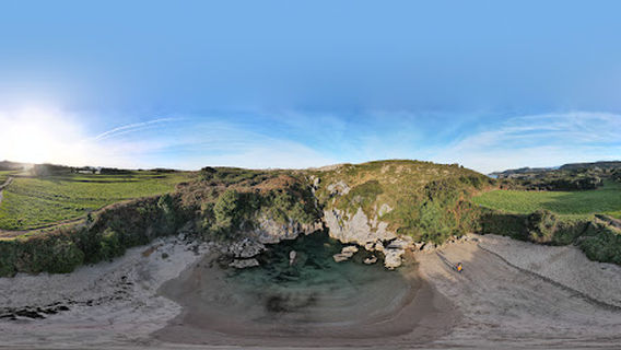 playa interior Gulpiyuri