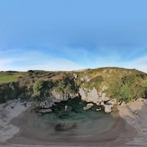 playa interior Gulpiyuri