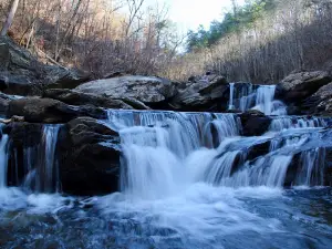 Devil's Den Falls