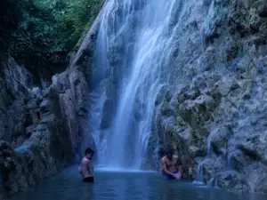 Air Terjun Mondrowe