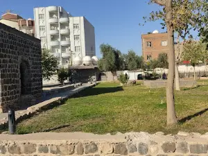 Mem-u Zin Türbesi