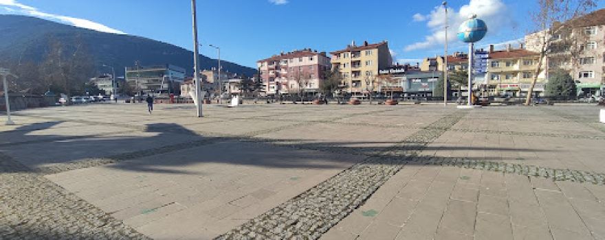 Akşehir Dünyanın Ortası Anıtı