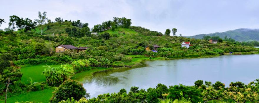 Cấm Sơn Lake