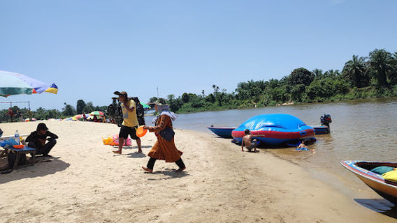 Pantai Cinta, Teluk Jering Tambang