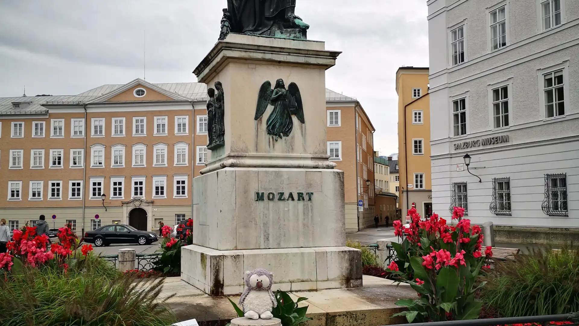 Hotels near Mozart Monument