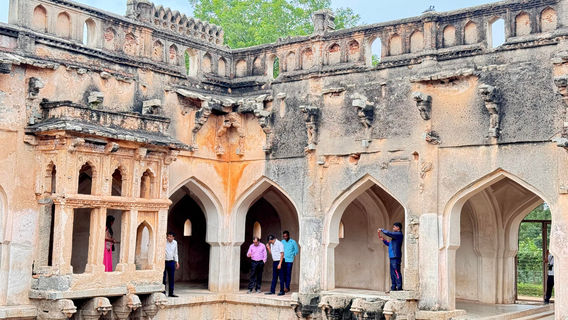 Queen's Bathhouse || Hampi