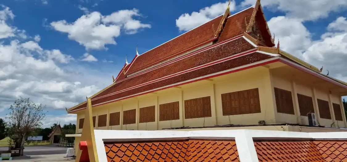 Hotel dekat Wat Charoen Sukaram Worawihan