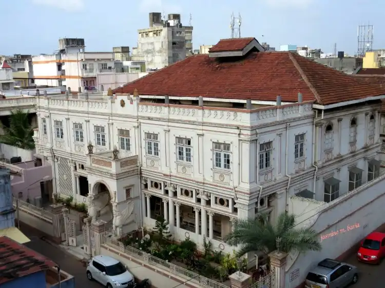 Hotels near Modi Atash Bahram