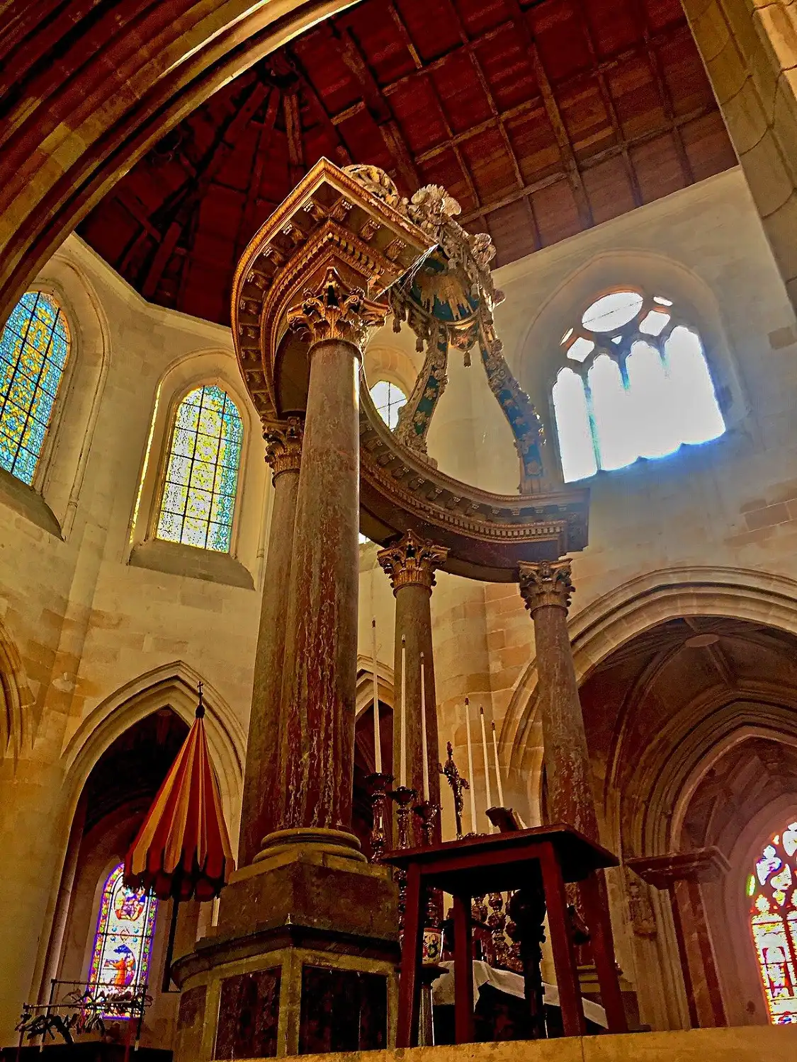 Hotels near Saint Peter's Cathedral of Saintes