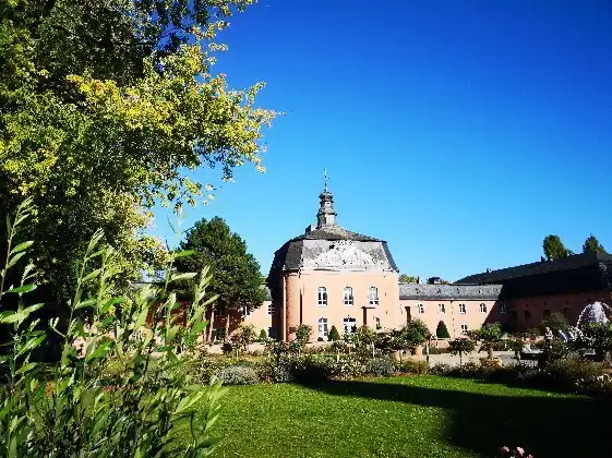 Hotels near Schloss Wickrath