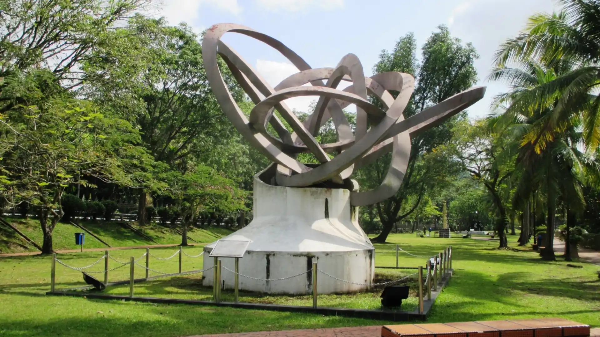 Hotels near ASEAN Sculptures Garden