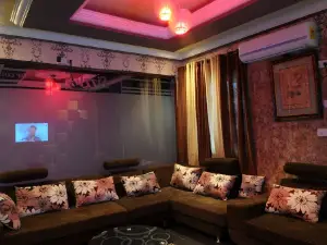 FIZZLES Platinum Lounge & Nightclub