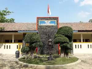 Wisata Banyu Panas Palimanan