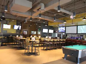 John Max Sports & Wings Lauzon Pkwy