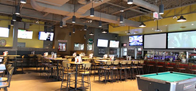John Max Sports & Wings Lauzon Pkwy