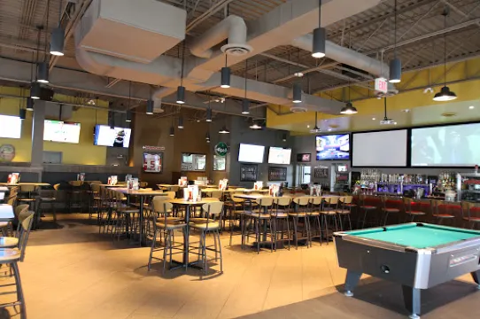 John Max Sports & Wings Lauzon Pkwy