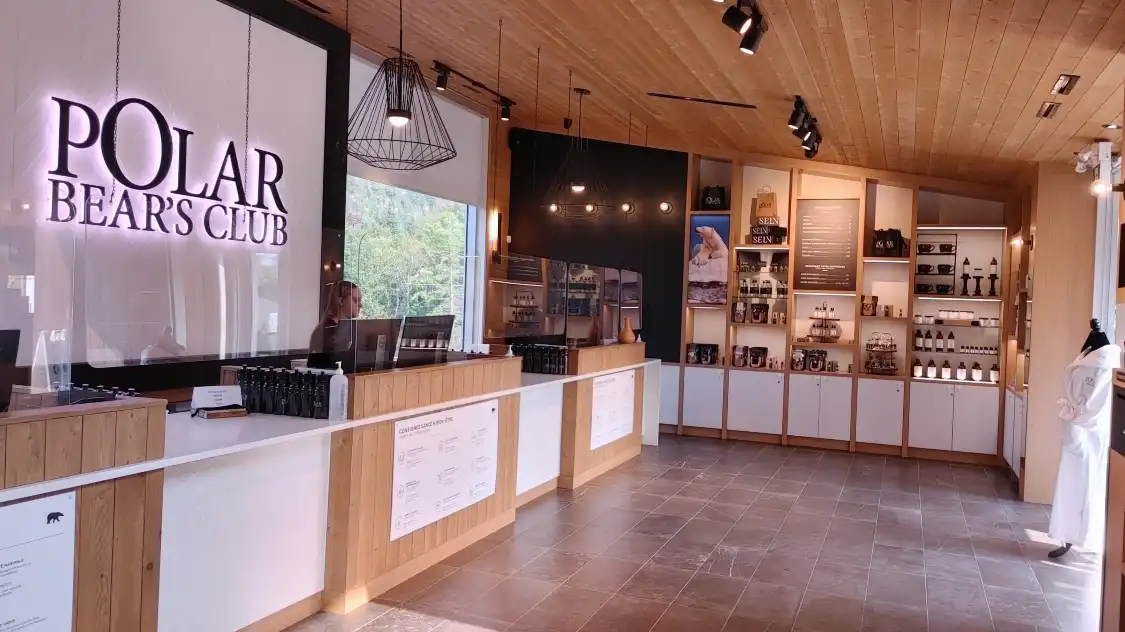 Hotels near Polar Bear's Club