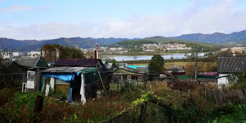 Monument Mourn Mother
