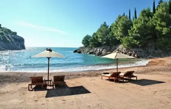 Hotels near Royal Beach