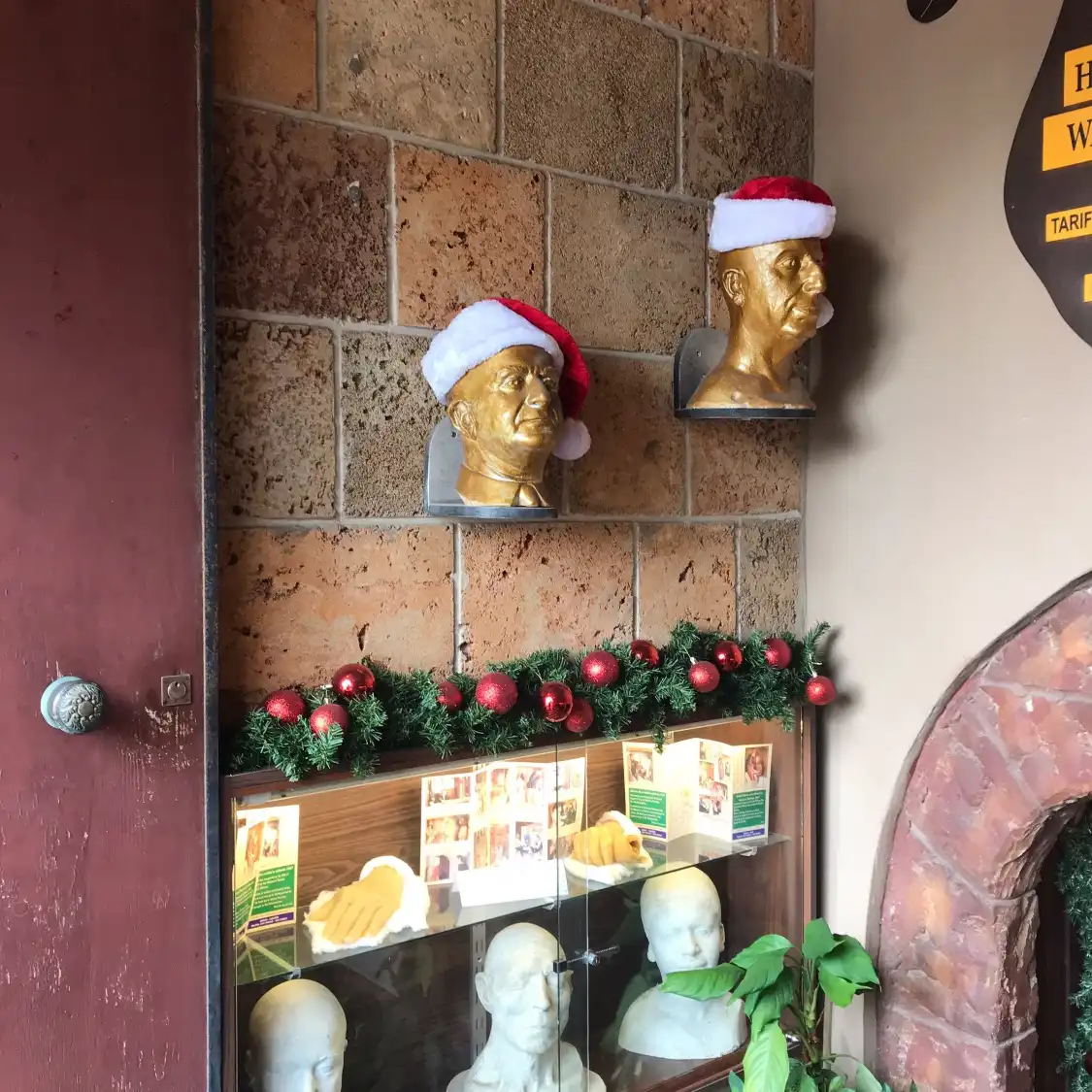 Hotels near Byblos Wax Museum
