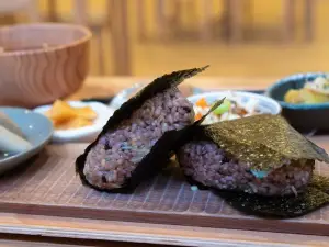 Genmai Onigiri Hitoyasumi