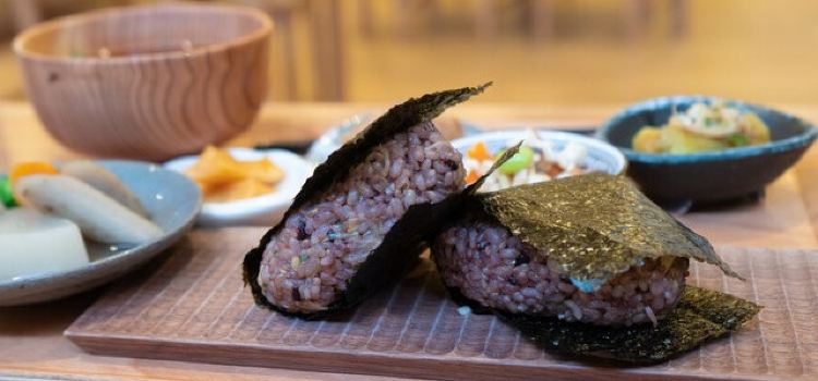 Genmai Onigiri Hitoyasumi