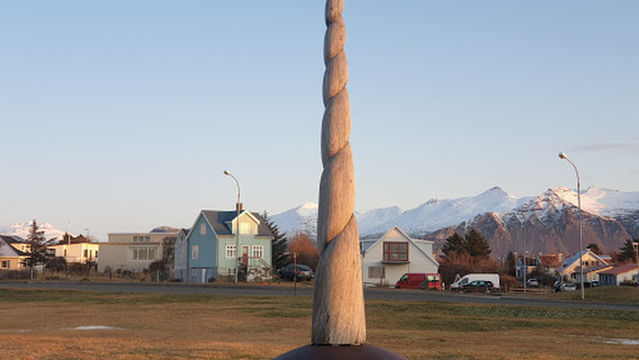 Unicorn horn memorial