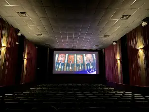 AMC CLASSIC Bloomington 11