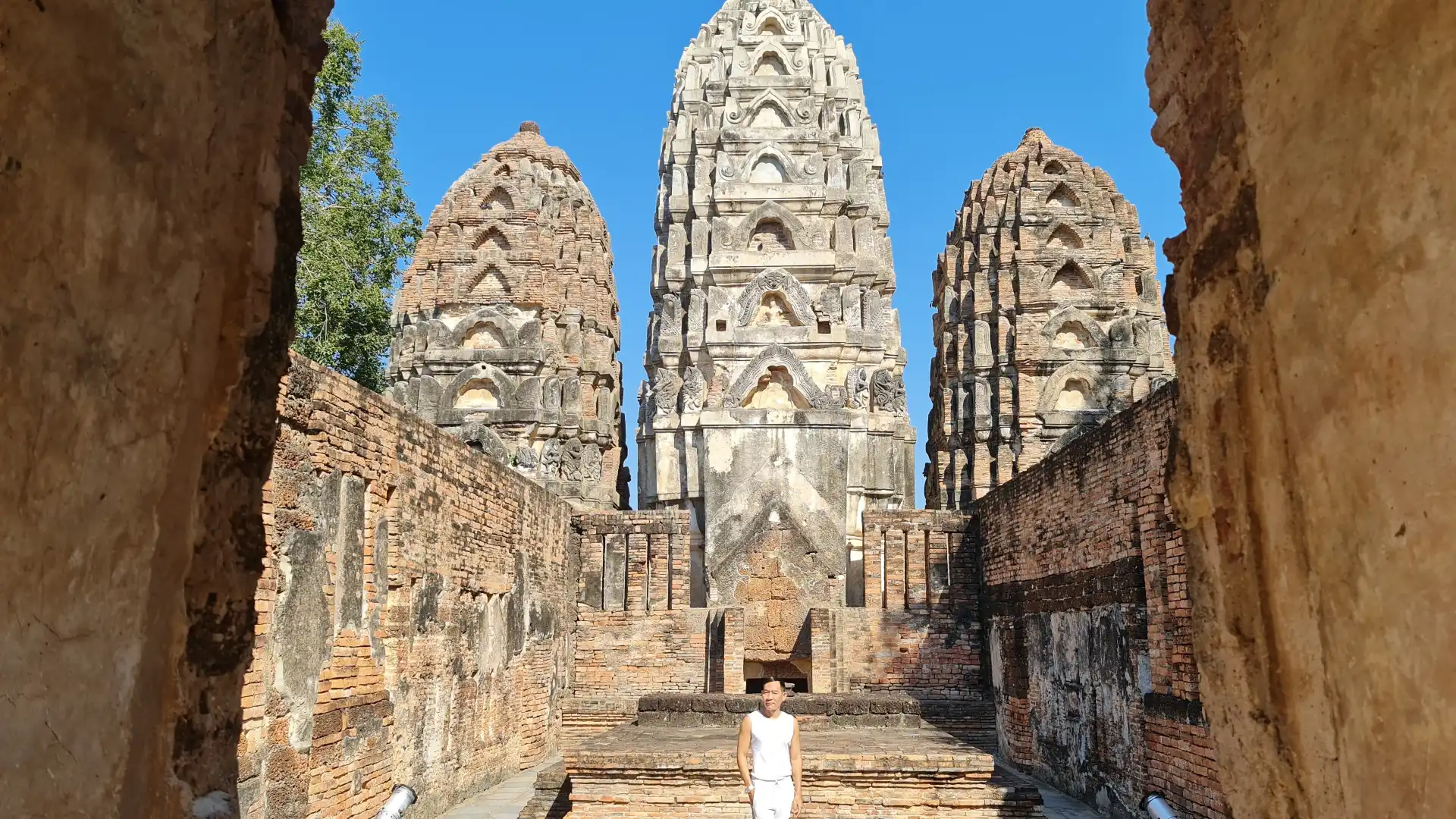 Các khách sạn gần Wat Sri Sawai