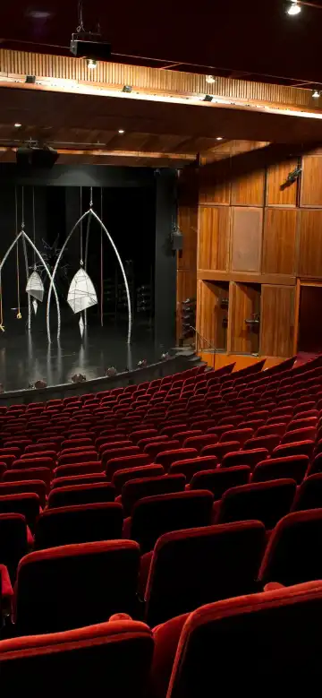 鄰近城堡劇院的酒店