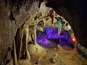 Stump Cross Caverns
