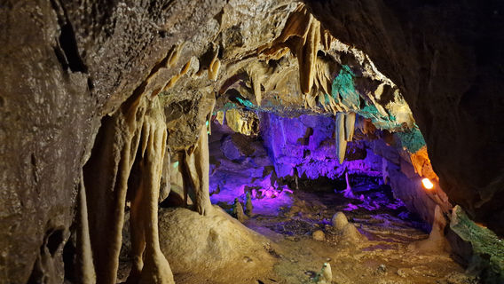 Stump Cross Caverns