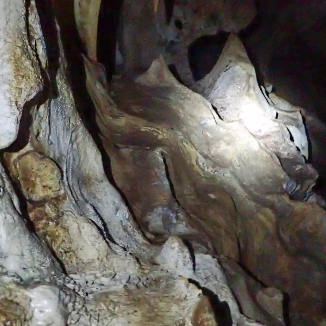 Hotels near Silop Multi-Caves