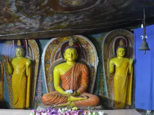 Aluviharaya Rock Cave Temple