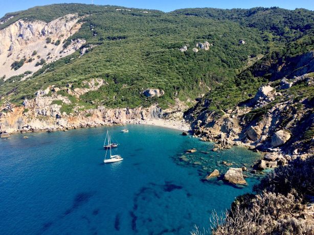 Kastro Beach